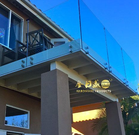 悬挂式阳台玻璃护栏